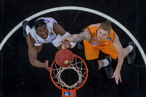 犯规过早离 犯规过早离